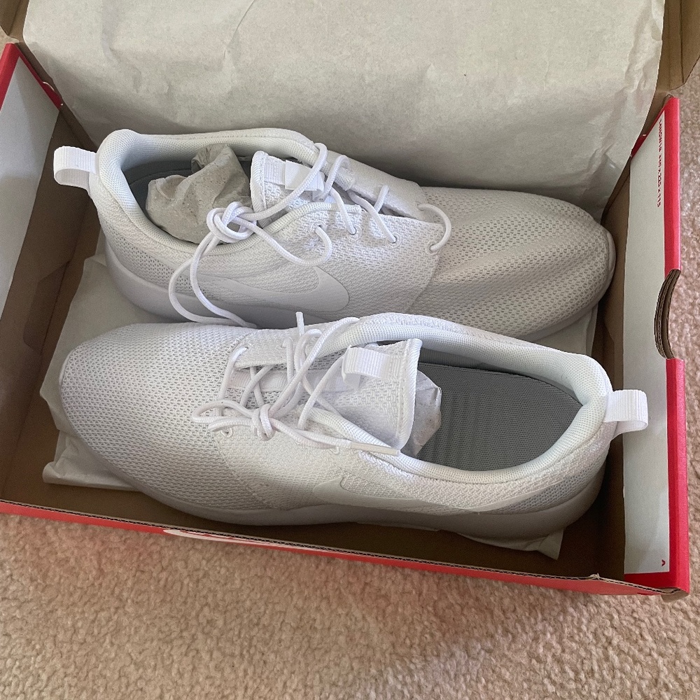 Brand New White Roshe One Size 10